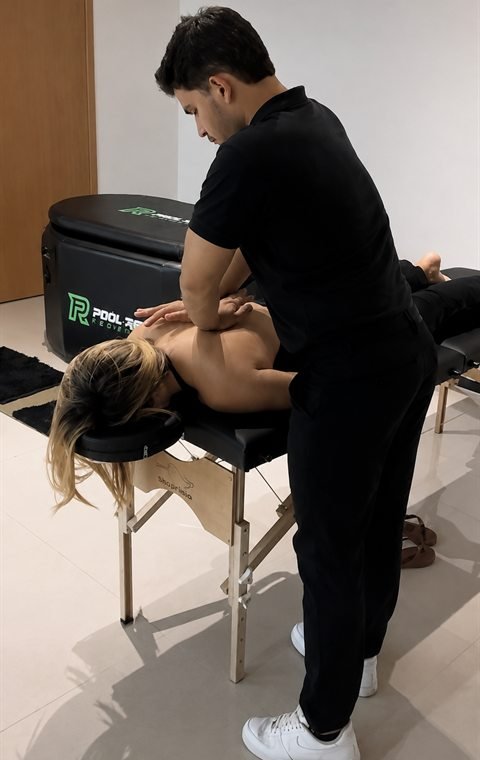 Atendimento de fisioterapia no espaço recovery da Alliance Botânico
